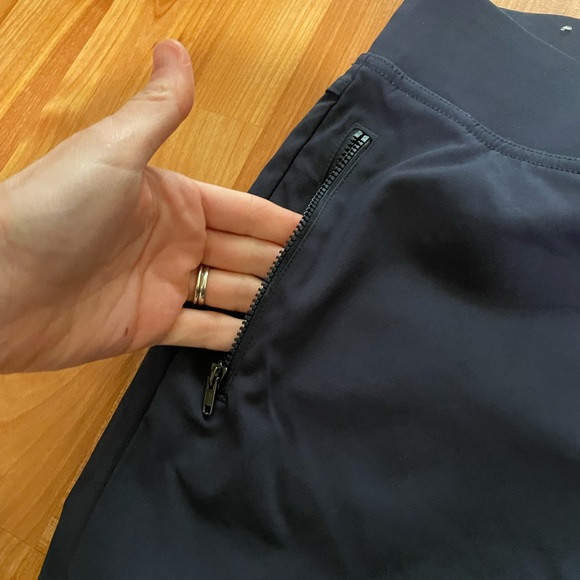 Toad&Co navy blue capri pants - Picture 2 of 4